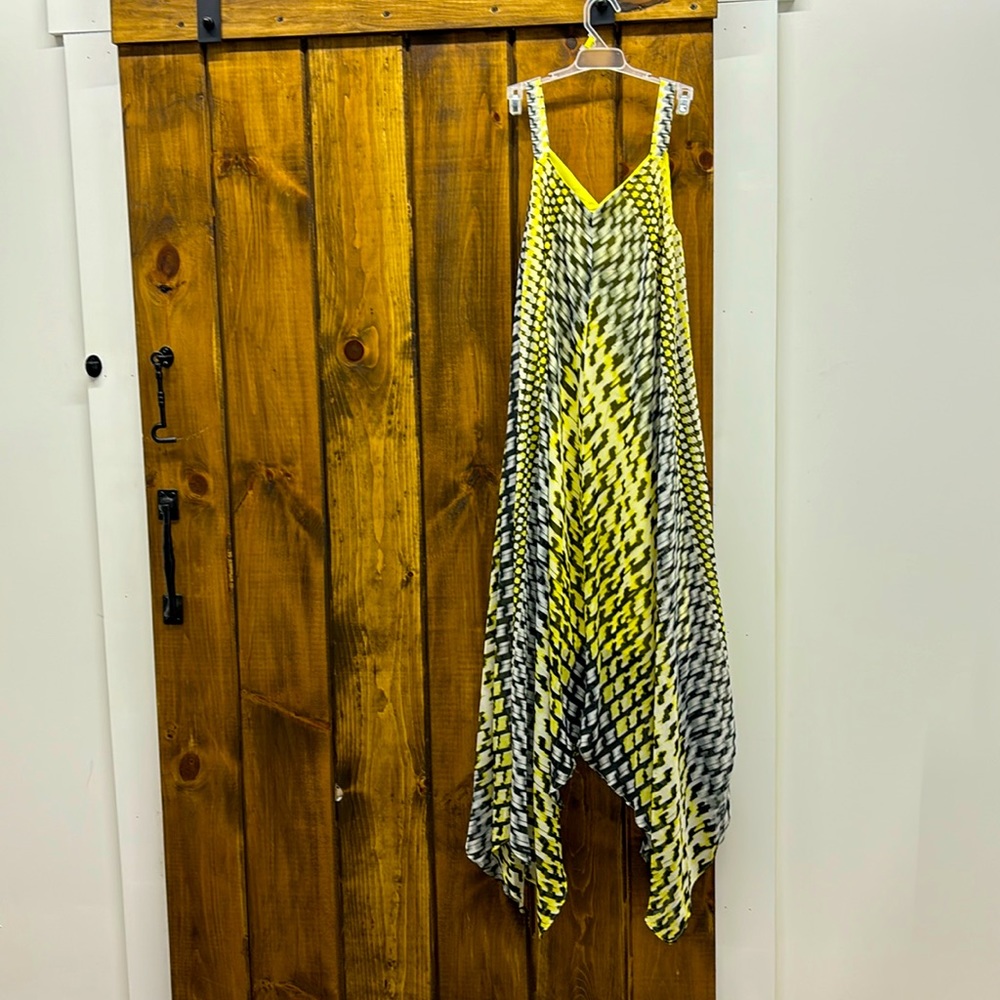 Long, flowing bohemian style dress. Yellow and black. Size Medium